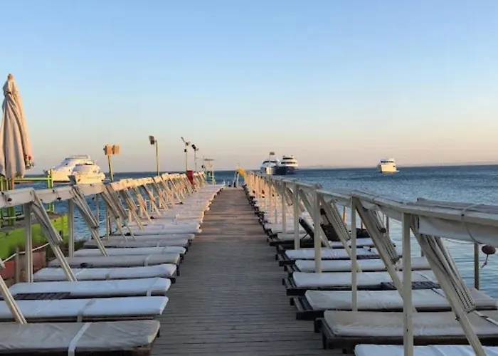 Cozy 1br Pool View Steps From The شقة